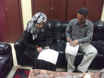 لهدف التعاون المشترك وتبادل الخبرات مركز القانون الدولي الإنساني وحقوق الإنسان ومركز المرأة للبحوث والتدريب بجامعة عدن يوقعان مذكرة تفاهم 