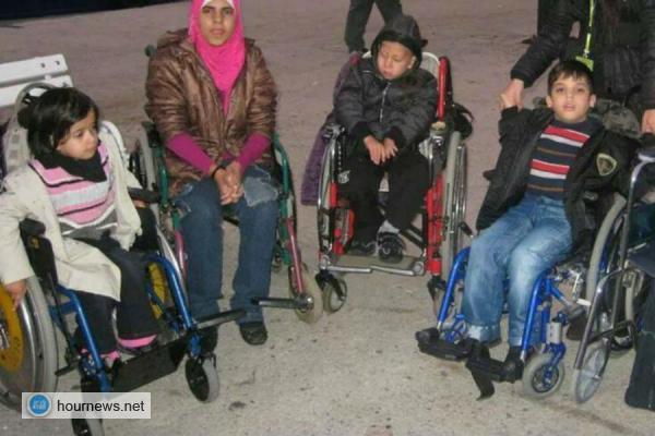 أخصائية التأهيل عبير أحمد من غزة لياسمين الرجبي في الجزيرة البلقان :   " لا مكان آمن " .  " إن العالم بأسره لا يقدر على حماية المدنيين " .
