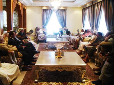 الشيخ حسين الأحمر يعلن اللجنة التحضيرية للحزب الجديد بعد عيد الاضحى
