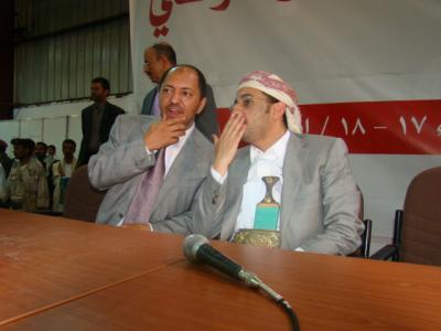 وصفه بأخيه وصديقه الشيخ حسين الأحمر ينعى الى الشعب اليمني وفاة الاستاذ القاضي