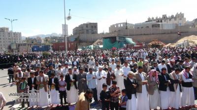 ثوار إب يطالبون بإقالة عائلة صالح ويؤكدون على ضرورة هيكلة الجيش والأمن والخطيب لا حوار قبل الهيكلة  