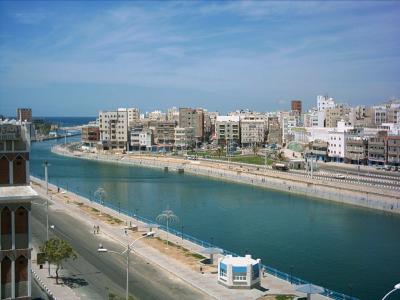 القاعدة تنصب مضادات أرضية شرق المكلا
