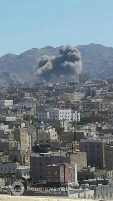 طيران التحالف العربي يغير مجدداً على مدينة تعز (صورة)