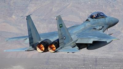 شاهد بالفيديو.. المقاتلات السعودية تلاحق طائرة ايرانية وتجبرها على مغادرة الأجواء اليمنية