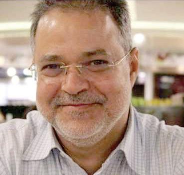 بالصورة ” القنصل اليمني في منفذ الوديعة يتحدى وزير الخارجية ويرفض قرار الاقالة