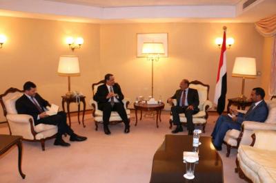 الجنرال محسن نائب القائد الاعلى للقوات المسلحة يلتقي المبعوث الاممي