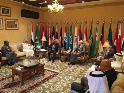 الارياني : الحكومة تخطط لجعل سقطرى واجهة سياحية عالمية