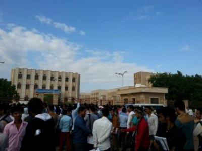 مدير عام المعلا يقتحم بعشرات المسلحين مؤسسة 14 اكتوبر الصحفية لفرض قرار لمحافظ عدن