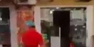 مغترب يمني بالسعودية يخاطر بحياته ويمنع حدوث انفجار خطير في جدة (شاهد الفيديو)