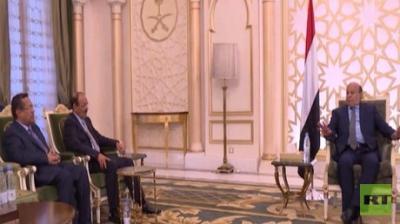 روسيا اليوم " تكشف تفاصيل أول لقاء للرئيس اليمني بنائبه ورئيس حكومته الجديدين