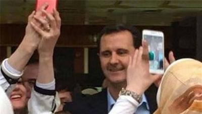  بالصور: بشار الأسد يظهر بشكل مفاجىء وسط العاصمة دمشق