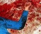 شاهد الجريمة التي هزت اليمن ..شاب يقتل امه بفأس (صورة)