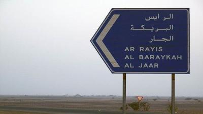 بالفيديو.. صياد سعودي يستعين برافعة لنقل سمكة قرش ضخم