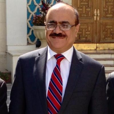 الوزير السابق "علي العمراني" يوجه رسالة غاضبة الى الرئيس هادي وحكومته (نصها