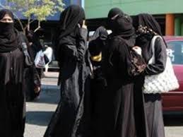 فتاة ترفض التفتيش بالسعودية والسبب كان مفاجأة