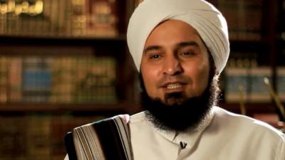 الأمير “خالد آل سعود”: احترت في الجفري راقصة أم داعية إسلامي؟!