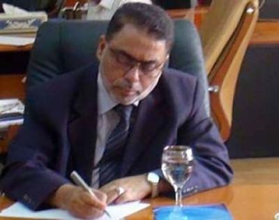 محافظ عدن الاسبق الى بن دغر هذه هي الحلول من اجل  انقاذ المدينة