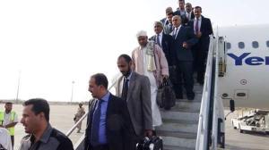 وزير بحكومة الشرعية يقطع الشك باليقين ويكشف السبب الحقيقي لمغادرتهم عدن