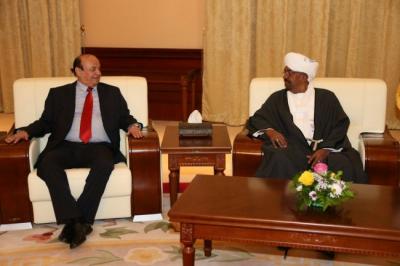 الرئيس السوداني عمر البشير  لرئيس هادي واليمنيين نحن معكم حتى تحقيق هذا الامر؟