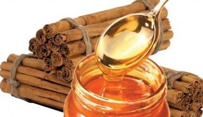 عسل النحل والقرفة.. خليط سحري يعالج 7 مشاكل
