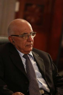 بن همام يزف بشرى سارة للشعب اليمني  ويؤكد الثقة في النظام المصرفي اليمني (تفاصيل)