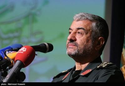  قائد الحرس الثوري الإيراني يعترف بوجود تنسيق بين بلاده والحوثيين في اليمن