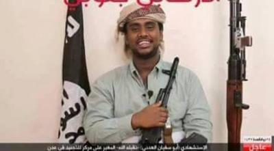 شاهد صورة تجمع انتحاري مركز التجنيد في عدن مع هاني بن بريك مسؤول لواء الحزم (معدل)
