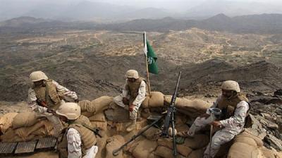 شاهد بالصورة: هذا ما يفعله جنود السعودية ليلاً في الحدود مع اليمن