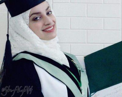 بالصور ..أول طالبة يمنية تحصد أعلى معدل بجامعة الملك عبدالعزيز