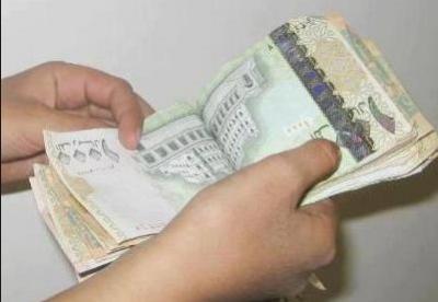 محافظة يمنية شمالية تفاجئ الجميع وتصرف مرتبات جميع موظفيها (الاسم)