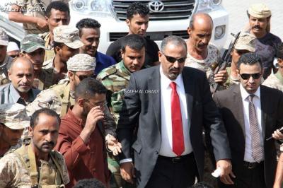 عاجل : قوة أمنية تبع محافظ عدن تعتقل قبل قليل عشرات من موظفي مصافي عدن ونقلهم إلى منزله _ تطورات جديدة