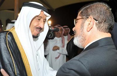 رسالة اعتذار لمرسي تشعل مواقع التواصل وتثير جدلا بين مؤيدي الانقلاب والخليجيين!