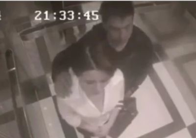  حاول التحرّش بفتاة في مصعد كهربائي .. فلقنته درساً لن ينساه!