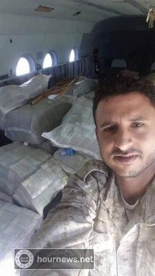 شاهد اول صور للسيولة النقدية من داخل الطائرة الروسية التي وصلت الى عدن اليوم