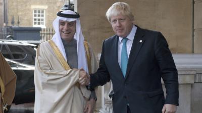 الجبير يدافع عن جونسون بعد تهجمه على السعودية