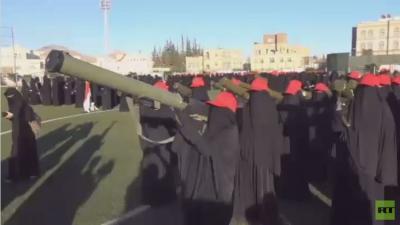 يمنيات مواليات للحوثي يطالبن بالانضمام للقتال ضد السعودية