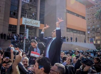  المونيتور: قضية “تيران وصنافير”.. لعبة سياسية فشل السيسي فيها وثمنها قادم