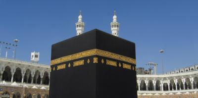 قصة شاب يمني يرفض بيع الكعبة المشرفة (صور)