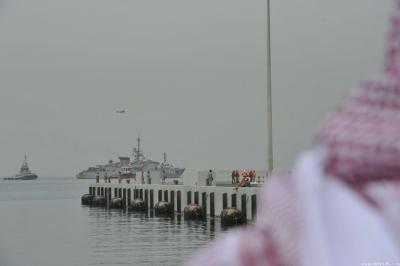 شاهد بالفيديو: إستقبال الفرقاطة السعودية بميناء جدة بعد تعرضها لهجوم حوثي في الحديدة
