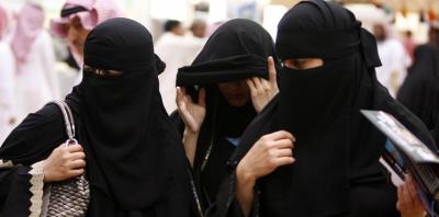سعودي يهدد بقتل شقيقاته ويعزلهن عن العالم .. والسبب صادم !؟
