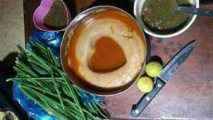 على الطريقة الشعبية.. شاهد كيف إحتفلت "يمنية" بعيد الحب ( صورة )