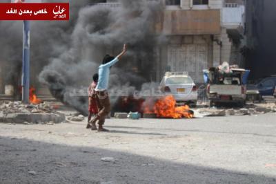 غليان شعبي في المنصورة بعدن جراء استمرار انقطاع الكهرباء عن العاصمة عدن
