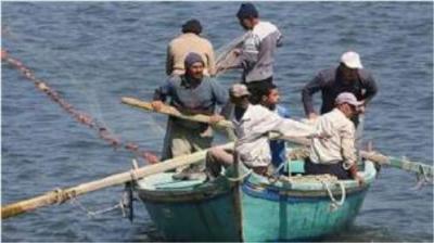 إريتريا تفرج عن 10 صيادين يمنيين كانوا محتجزين لديها