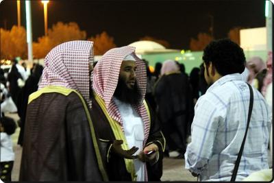 هافينغتون بوست: الشباب السعودي ينتفض.. لا نريد شرطة دينية تراقبنا في الشوارع
