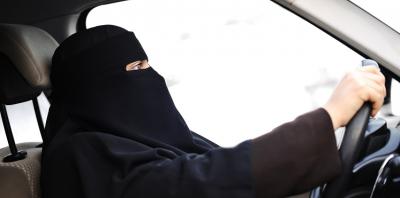 “فاعل خير” يصلح سيارة كويتية.. لكنه يفاجئها بهذا الطلب