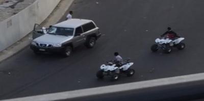 السعودية:القبض على “عصابة الدبابات” الذين اعتدوا على رجل أمن سعودي محاولين دهسه عمدًا
