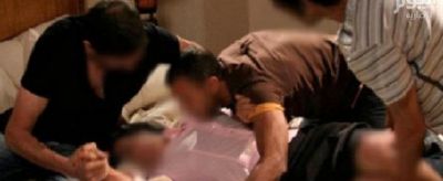 السعودية:محاكمة 3 من أسرة واحدة لانضمامهم لـ”داعش”.. أحدهم طبيب متهم بفعل الفاحشة وشرب المسكر