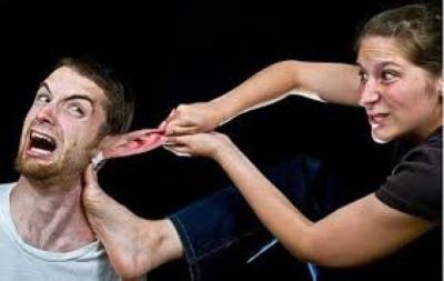 صحافي يمني ينشر وصيته قبل الانتحار بسبب ضرب زوجته له!