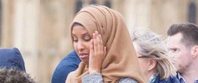 الفتاة المحجبة صاحبة أشهر صورة في هجوم لندن تخرج عن صمتها وتحكي قصتها