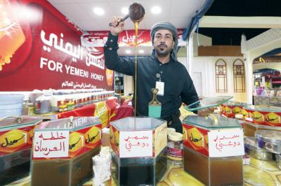 للعسل فوائد عظيمة.. ولكن هل تعلم الاصلي من المغشوس.. لتعرف هناك 3 خطوات